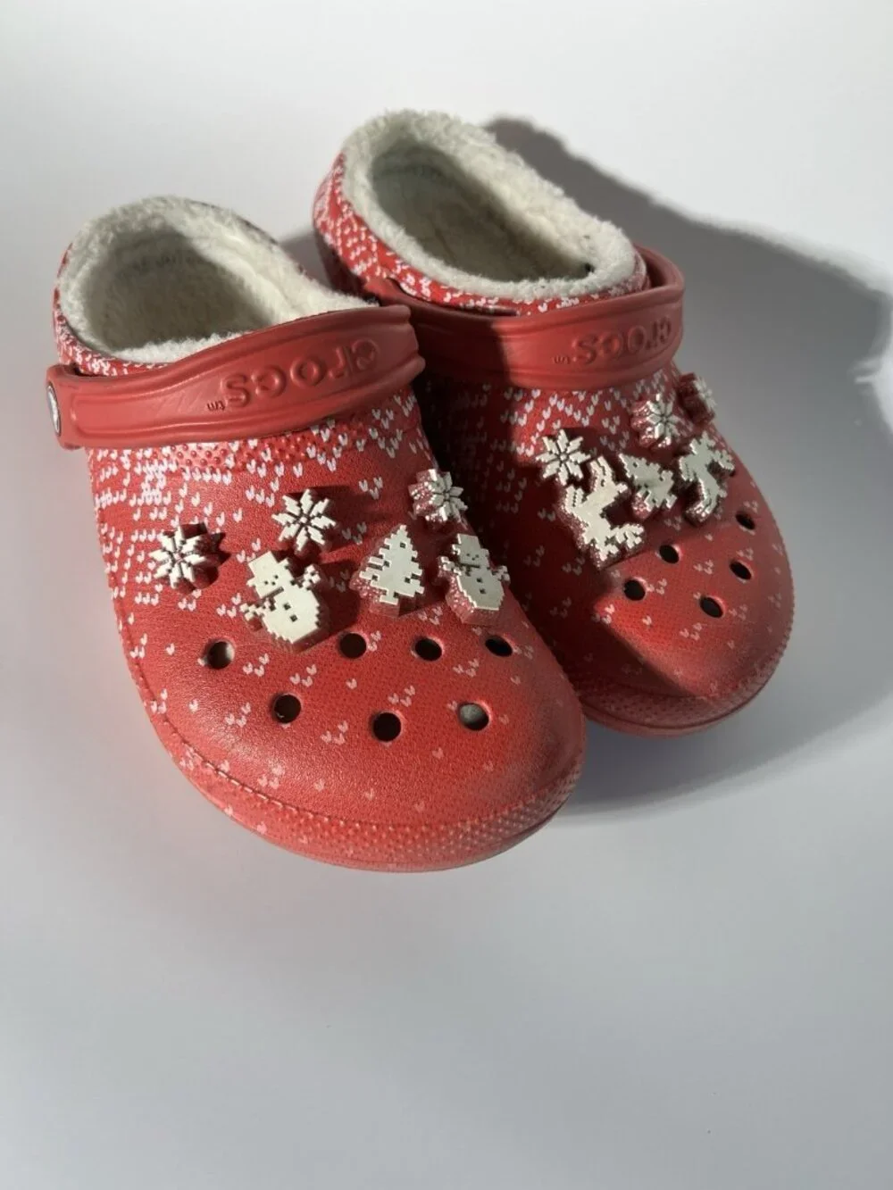 Women's Size 7 Crocs Lined Holiday Charm Clog Red/White w/Jibbitz Ugly Sweater - Picture 1 of 15